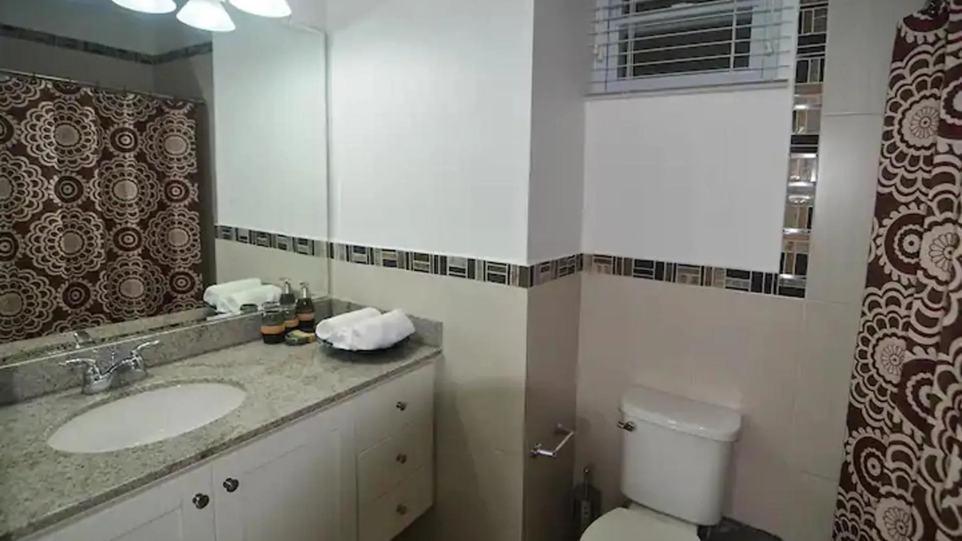 1-Bed Smart Access Condo Near Bob Marley Museum Kingston 0*,
